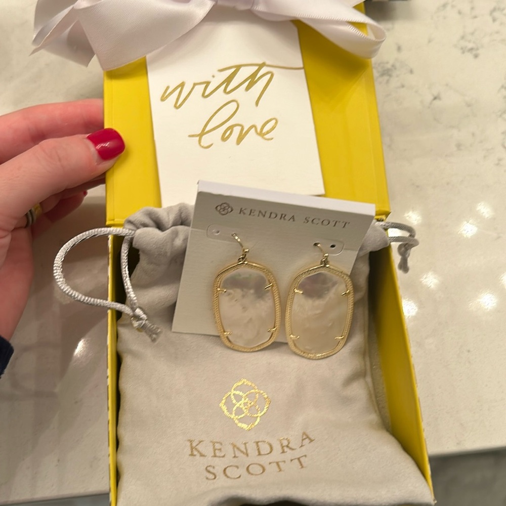 Kendra Scott Danielle earrings